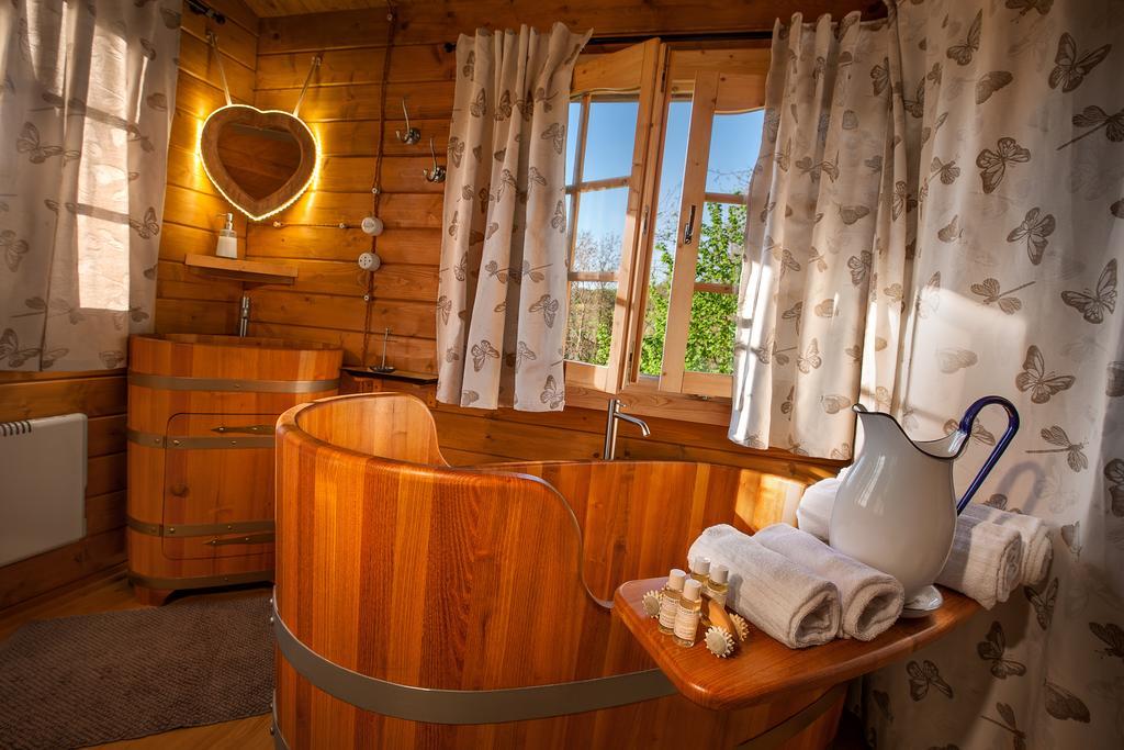 Ecolodge Langhe Cherasco Bagian luar foto